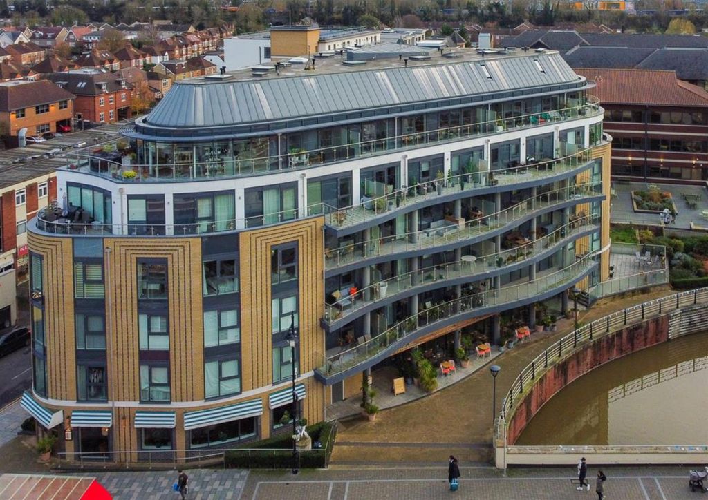 2 bed flat for saleThe Picturehouse, Bridge Avenue, Maidenhead SL6