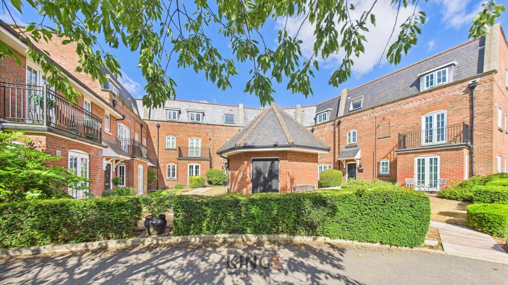 Great North Road, Hatfield, AL9