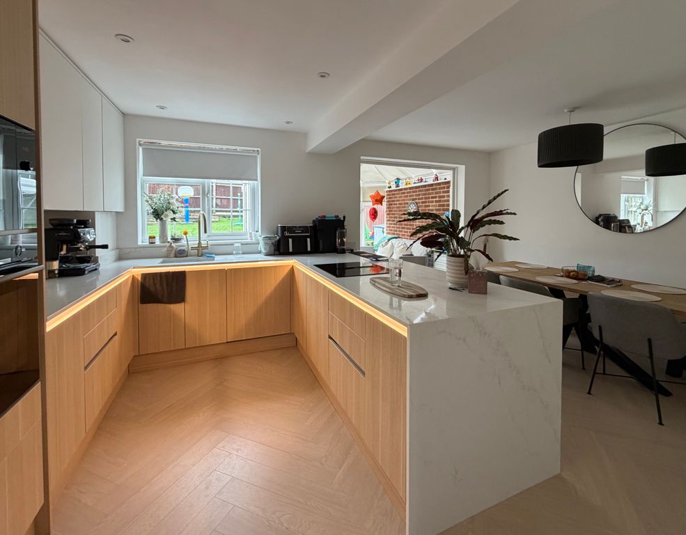Additional image 3 of 4 bed detached house for saleSamber Close, Lymington SO41
