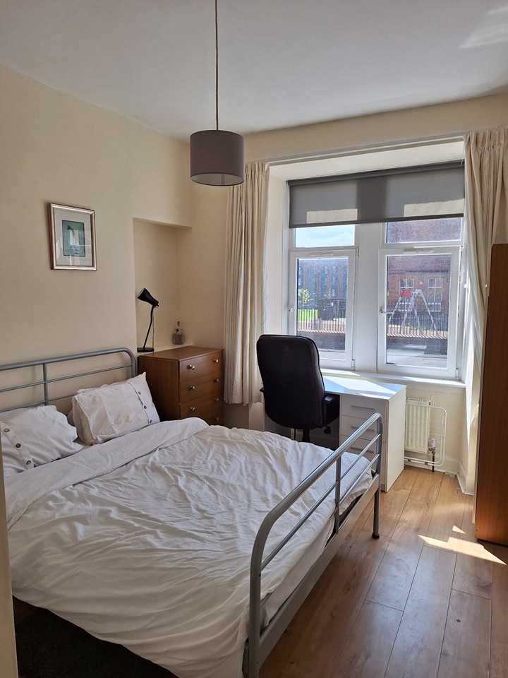 2 Bed Flat, Hathaway Lane, G20, N1 7GU photo 3