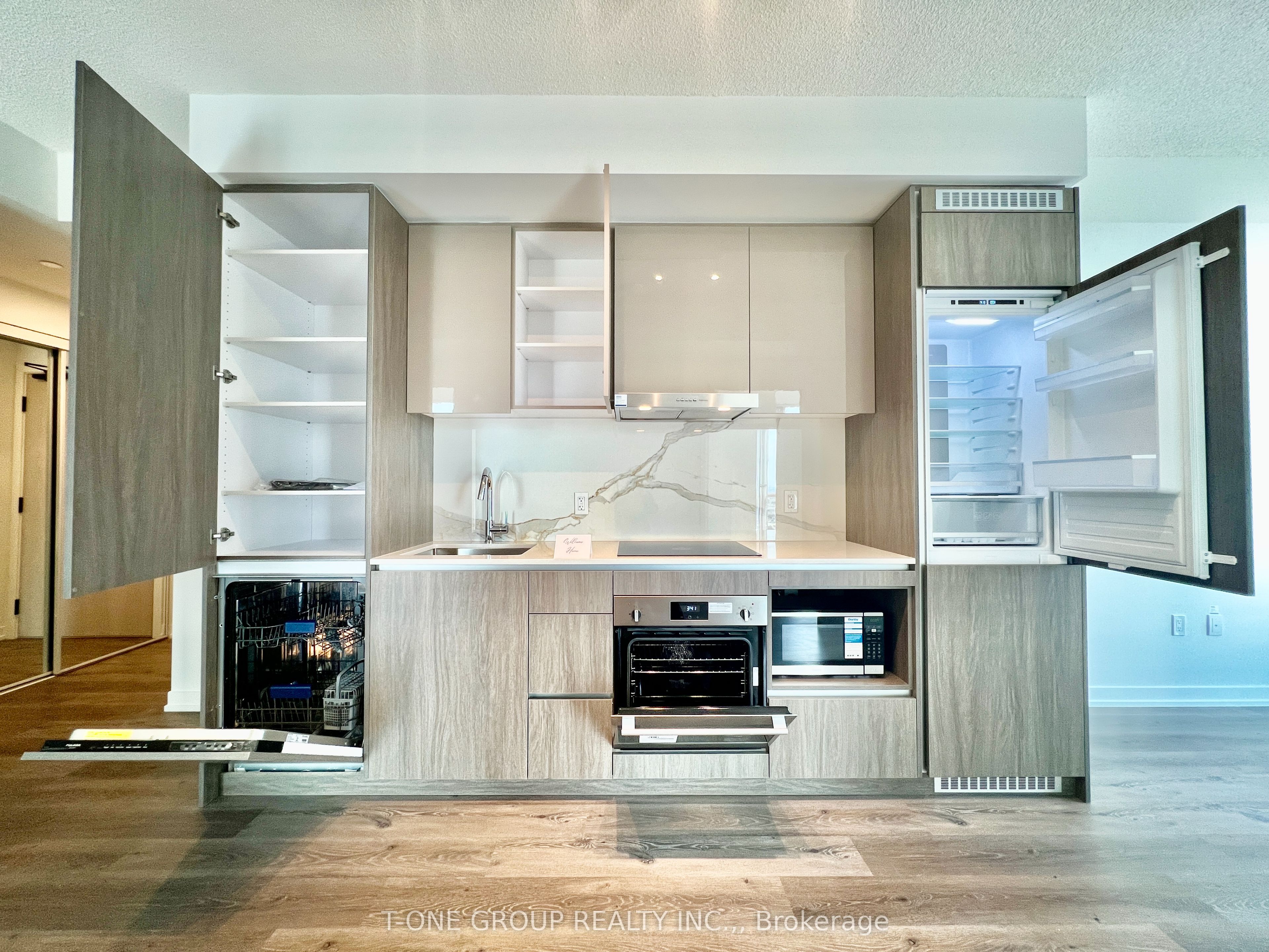 812-28 Interchange Way, Vaughan, ON, L4K 0P8 photo 5