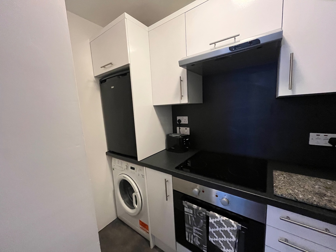 1 Bed Flat, Morrison St, EH3, N1 7GU photo 4