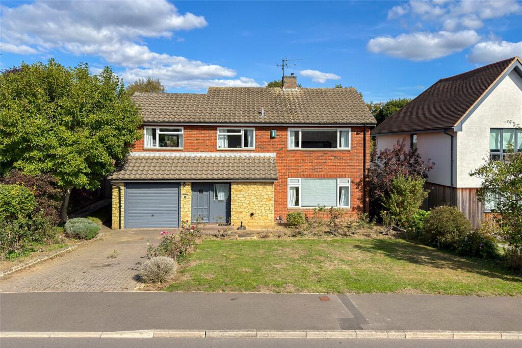 Tuffnells Way, Harpenden, Hertfordshire, AL5