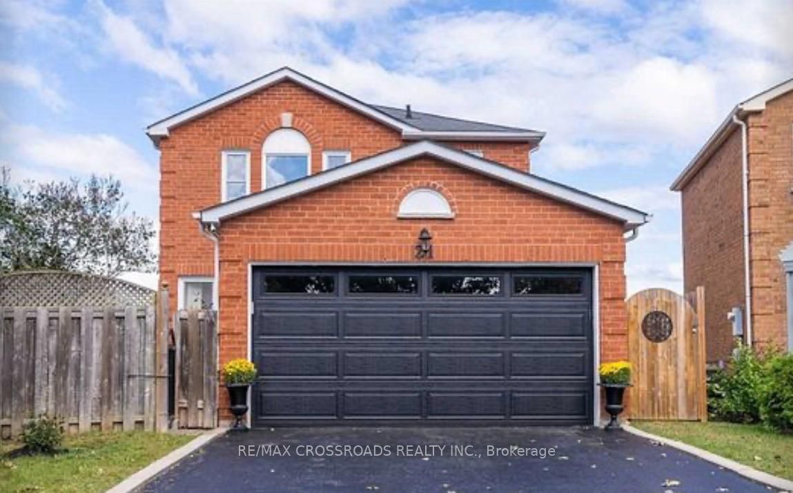 21 Fernbank Place, Whitby, ON, L1R 1S9
