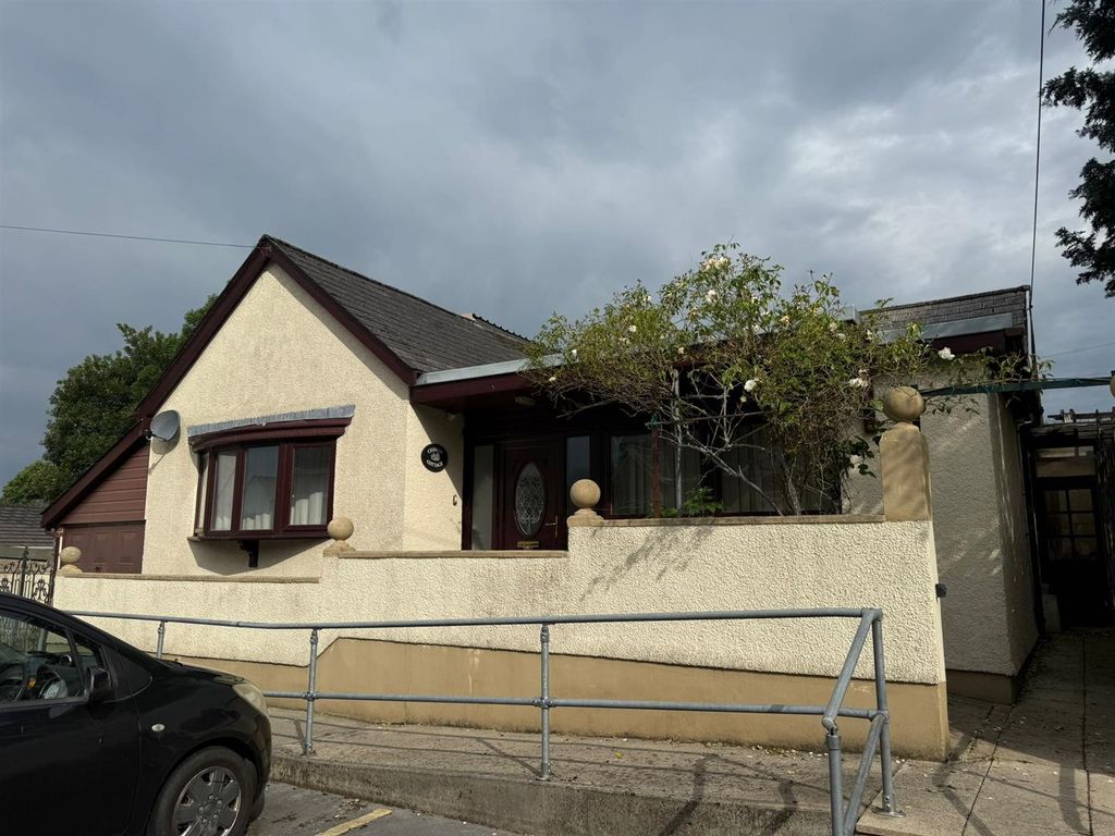 2 bed detached bungalow for saleIscennen Road, Ammanford SA18