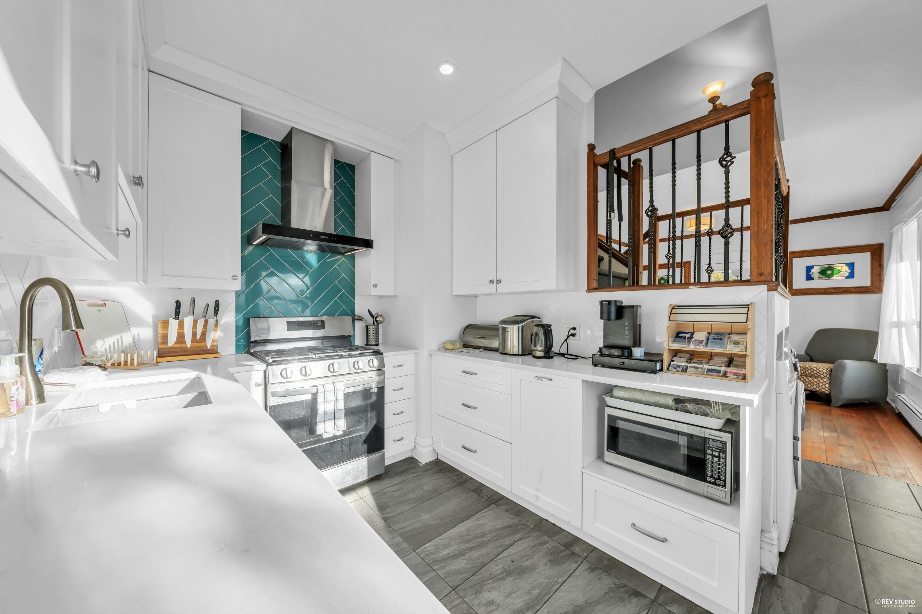 237 Sandringham Avenue, New Westminster, BC, V3L 1Z4