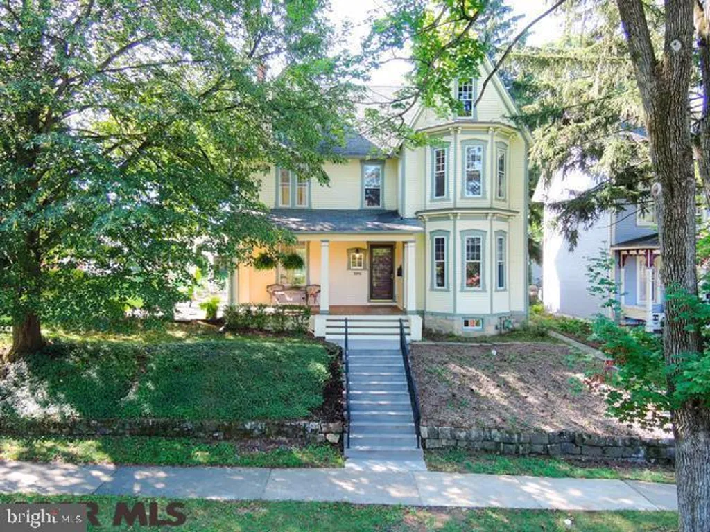 390 E Linn Street, Bellefonte, PA 16823