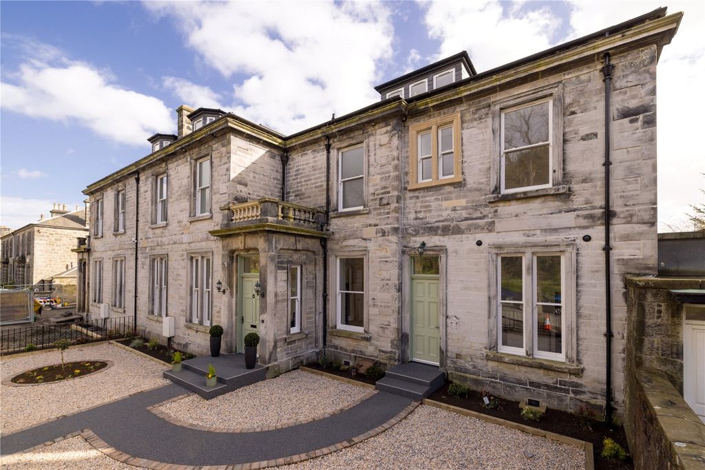 6 bed semi-detached house for saleComely Park, Dunfermline, Fife KY12