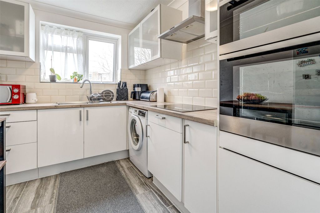 Additional image 3 of 2 bed flat for saleSunningdale Court, Jupps Lane, Goring-By-Sea, Worthing BN12