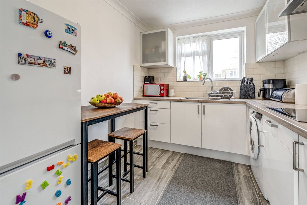 Additional image 2 of 2 bed flat for saleSunningdale Court, Jupps Lane, Goring-By-Sea, Worthing BN12