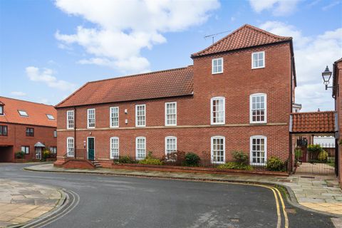 St. Andrew Place, York YO1
