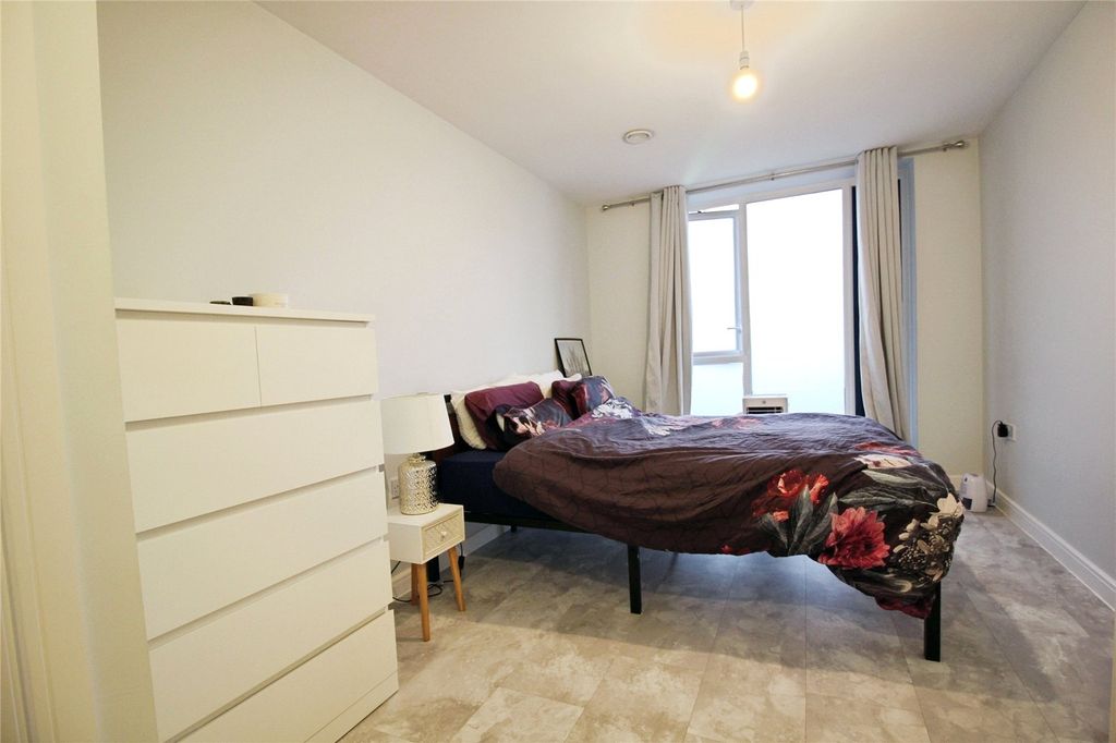 Additional image 3 of 1 bed flat for saleOscar Wilde Road, Reading RG1