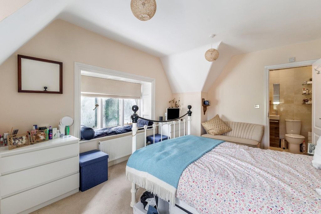 Additional image 8 of 2 bed flat for saleHughendon Manor, Petersfinger, Salisbury SP5