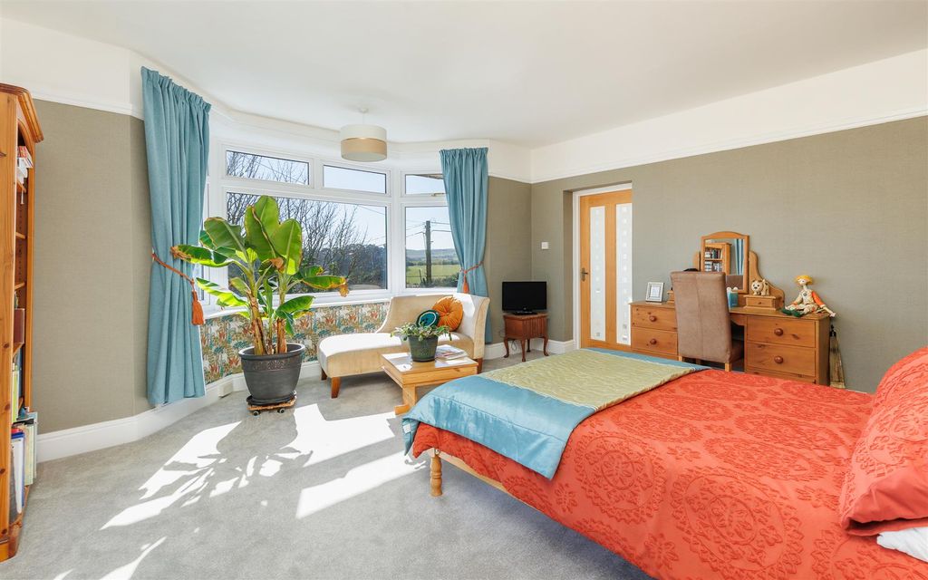 Additional image 18 of 6 bed detached house for saleNewport, Isle Of Wight PO30