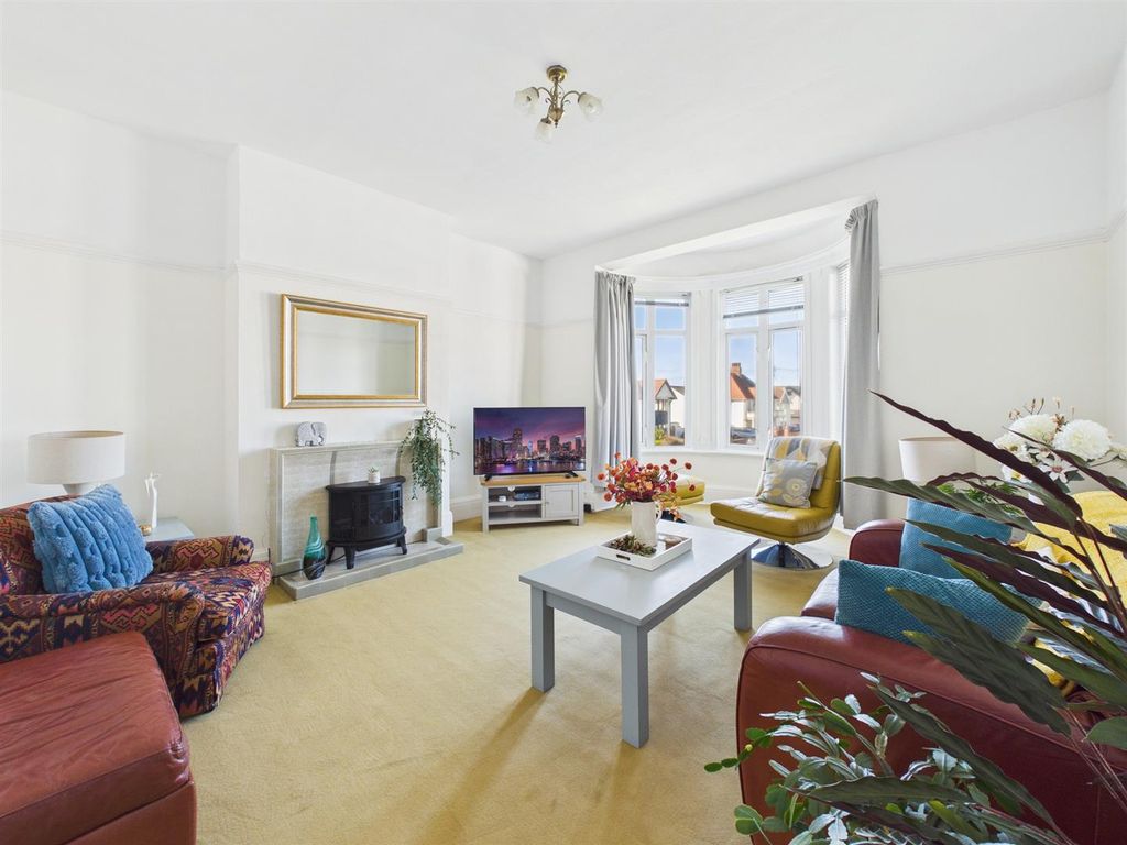 Additional image 4 of 3 bed flat for saleLougher Gardens, Porthcawl CF36