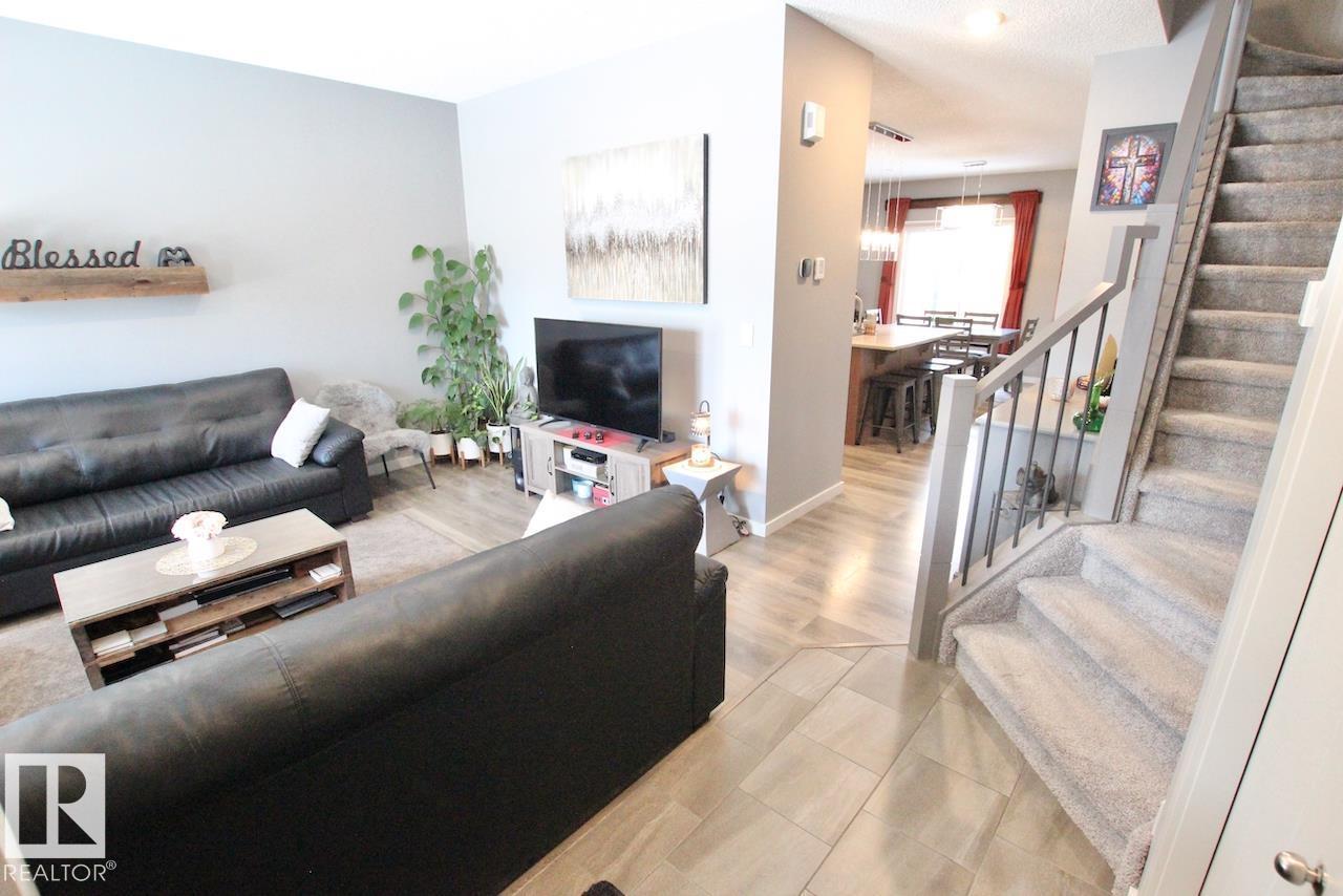 2652 Maple Way NW, Edmonton, AB, T6T2G3 photo 2