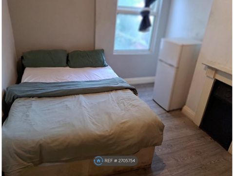 Purley Way, Croydon CR0, Room to rent