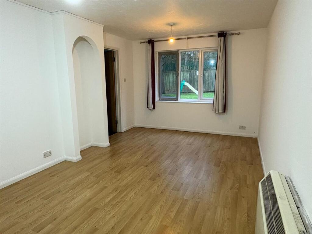 Tudor Close, Hatfield photo 3