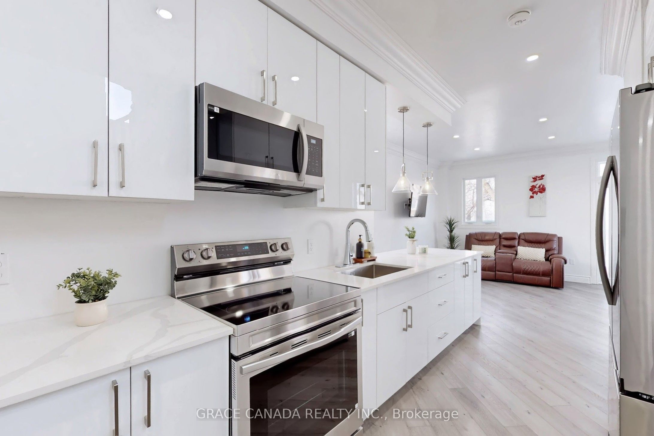 85 Albany Avenue, Hamilton, ON, L8H 2H4