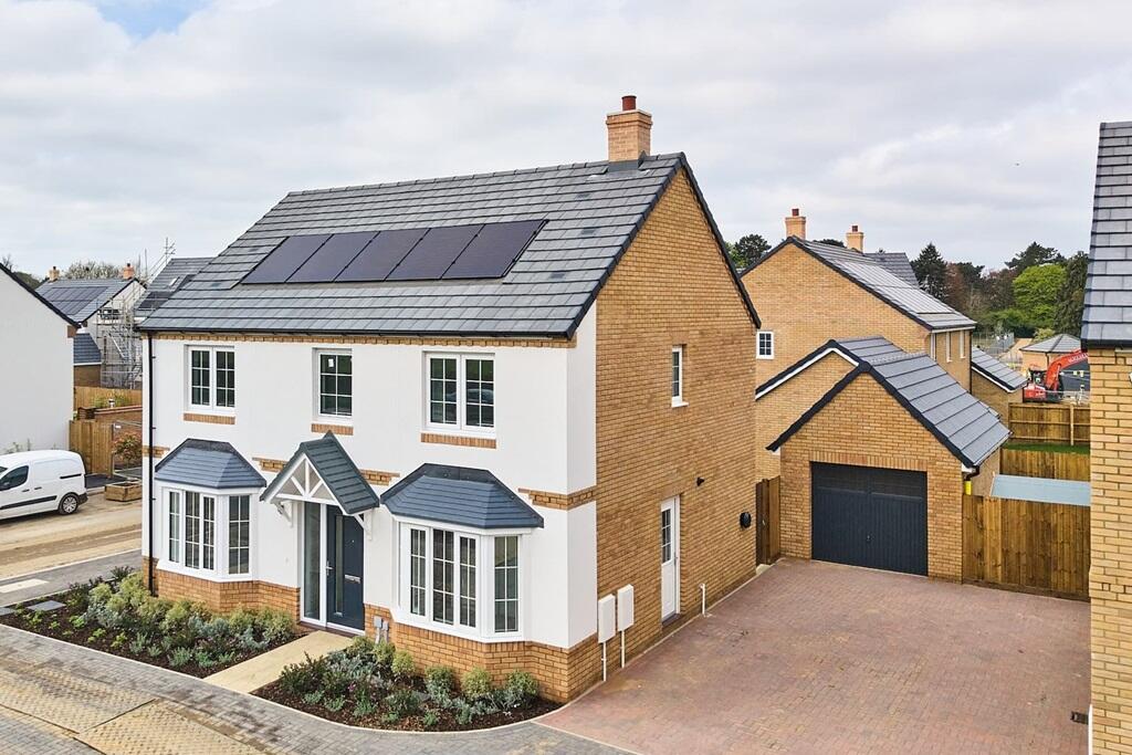 Bullens Green Lane,
Colney Heath,
AL4 0QR
