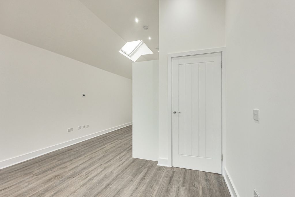 Additional image 12 of 1 bed flat for saleHigh Street, Rayleigh SS6