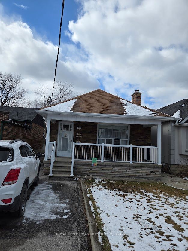 26 Landour Avenue, Toronto, ON, M6M 4J4