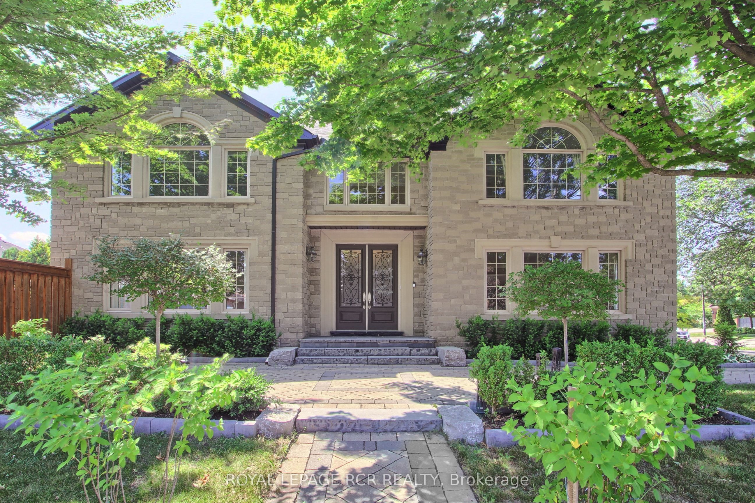 646 Brooker Ridge, Newmarket, ON, L3X 1V7