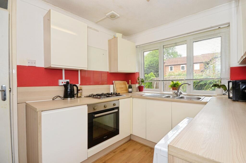 Roundwood Lane, HARPENDEN photo 5