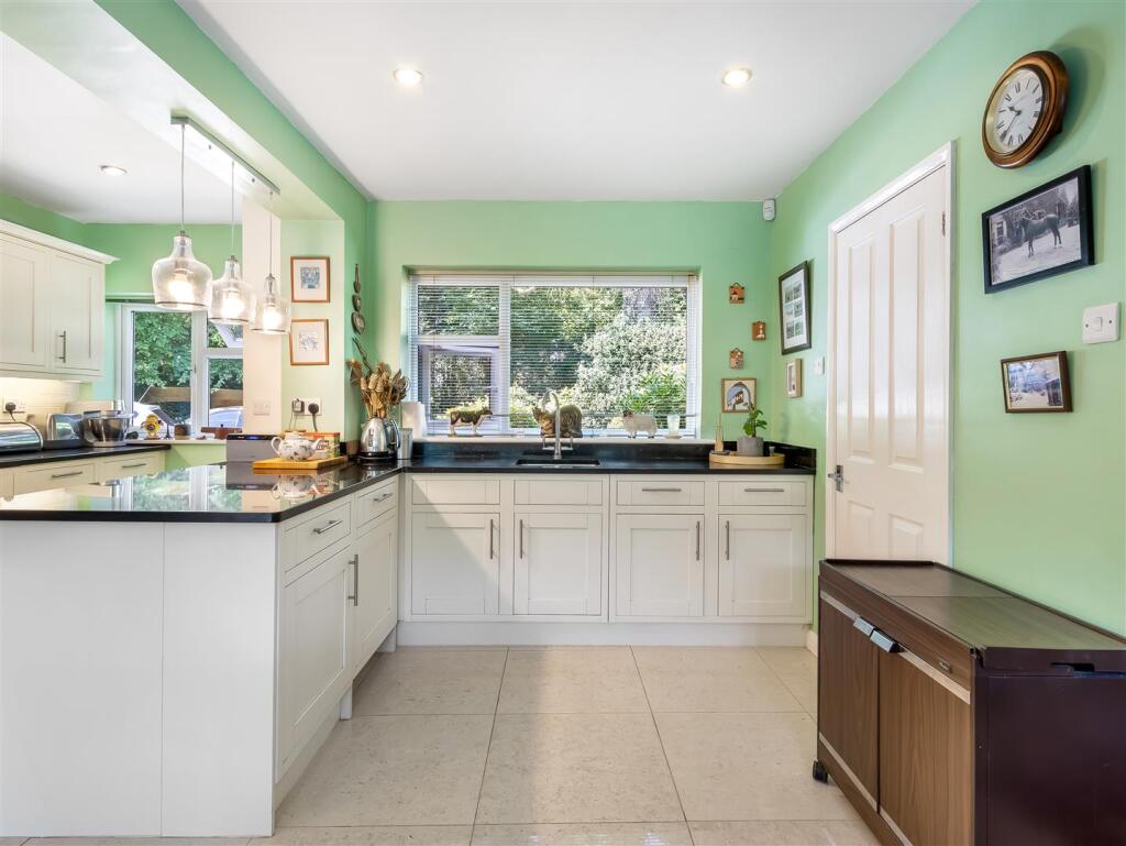 Woodside Lane, Brookmans Park photo 5