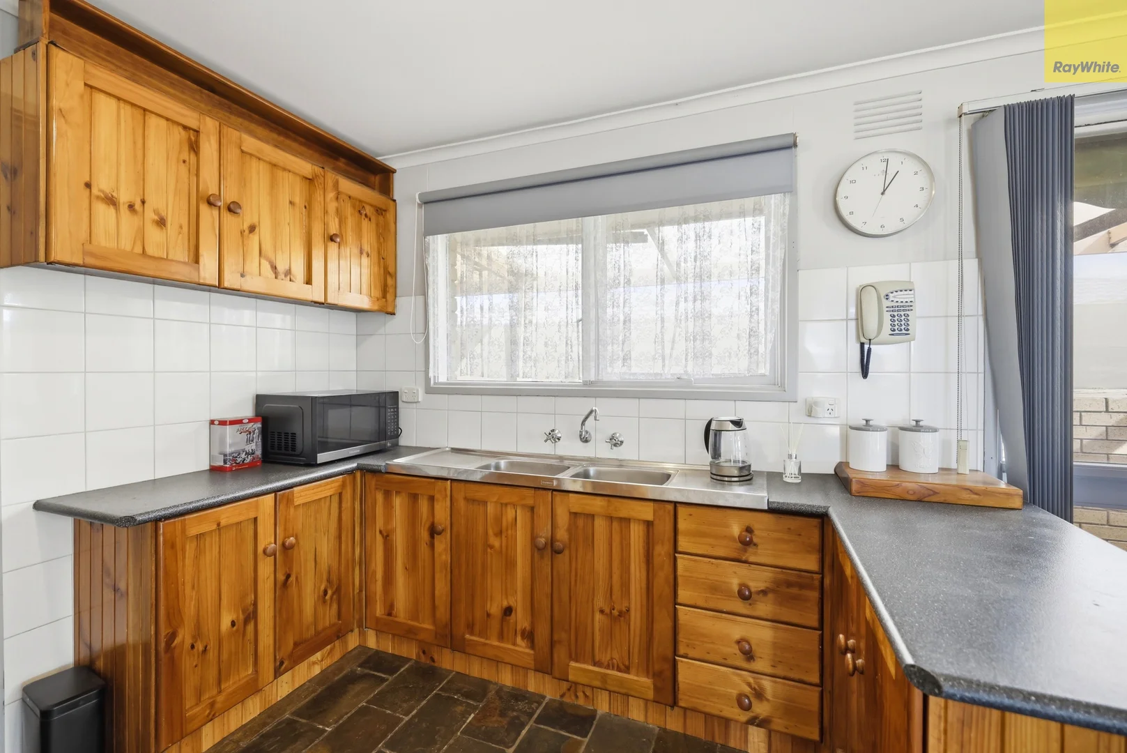 13 Jonathan Drive, Darley VIC 3340 photo 4