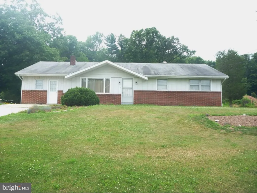 8764 Rt 25, Spring Glen, PA 17978