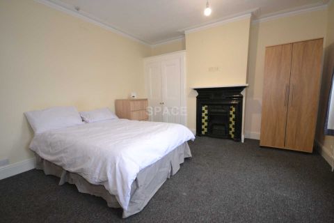 Basingstoke Road, Reading, Berkshire RG2, Room to rent