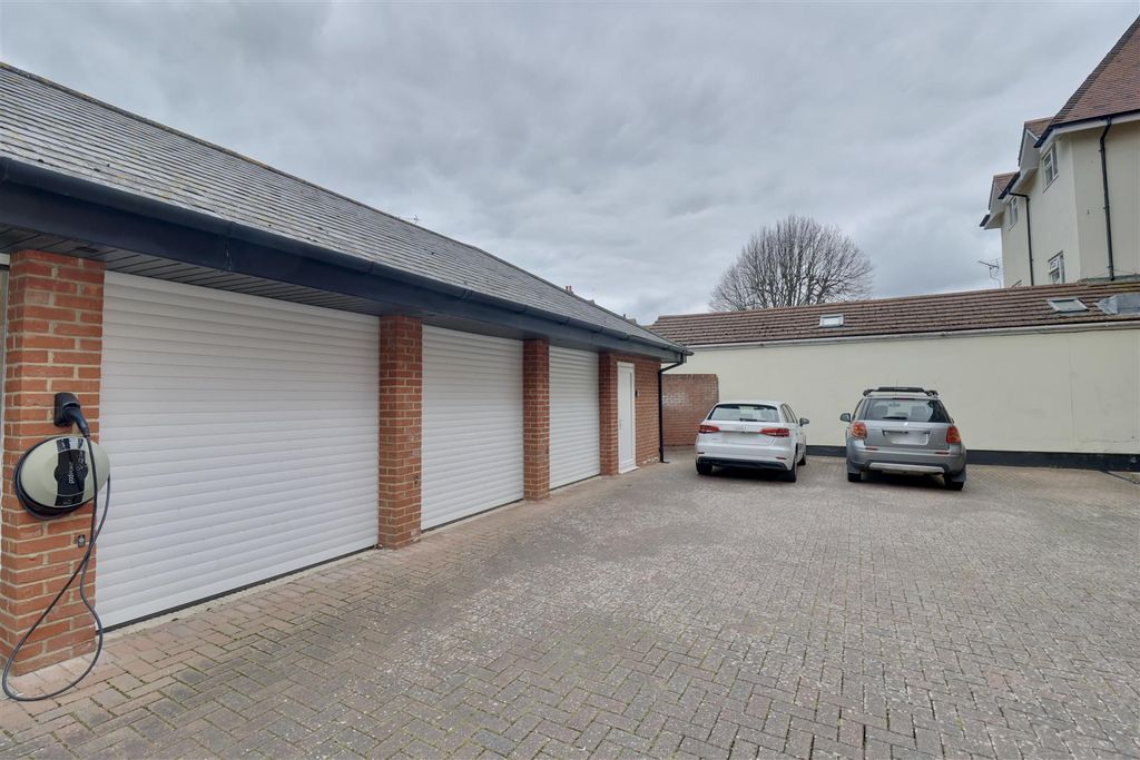 Additional image 26 of 2 bed flat for saleSt. Helens Parade, Southsea PO4
