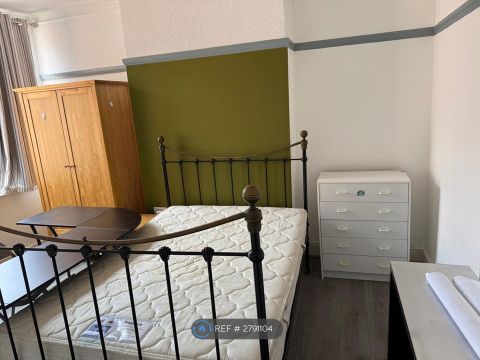 Heald Place, Manchester M14, Room to rent