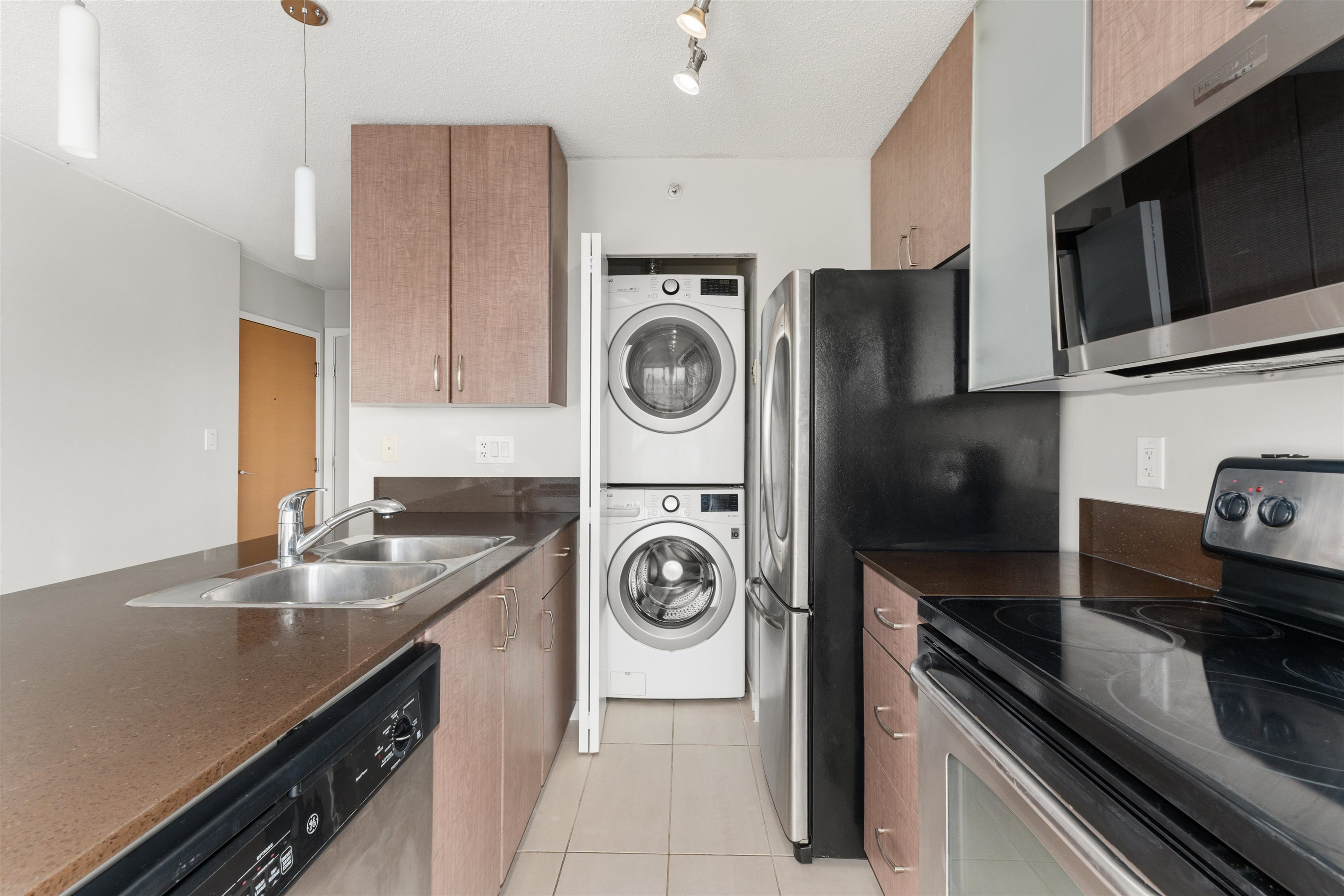 Additional image 3 of 3403-909 Mainland Street, Vancouver, BC, V6B 1T7