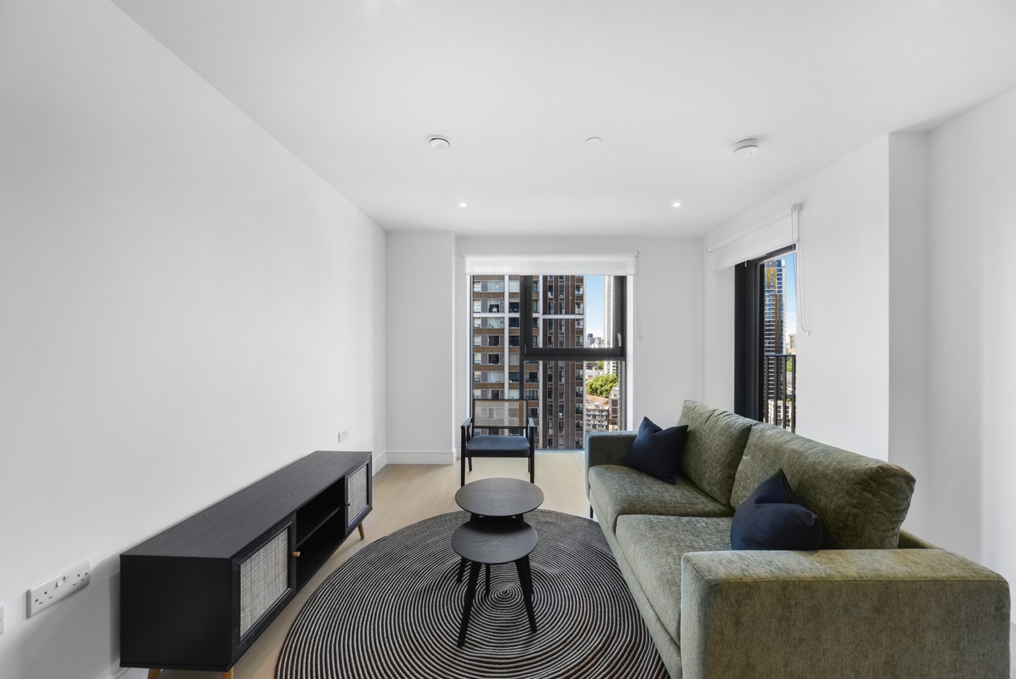 1 Bed Flat, Hewson Way, SE17, N1 7GU photo 4