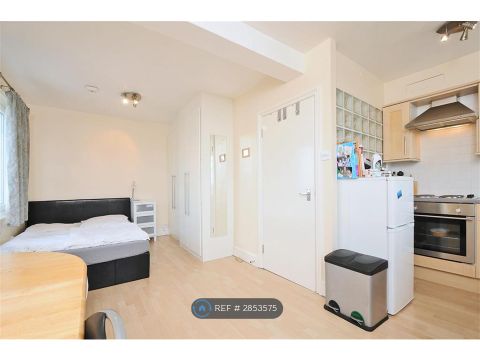 Shepherds Bush Road, London W6, Studio to rent