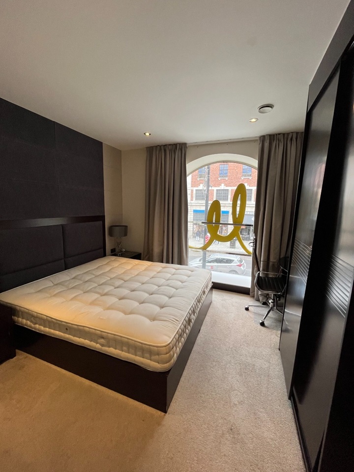 2 Bed Flat, Headrow Residence, LS1, N1 7GU photo 4