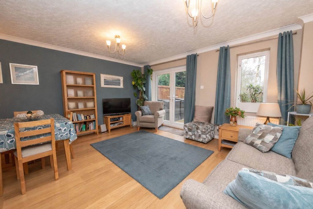 3 bed terraced house for saleAshdown Fields, Chartham CT4 photo 2