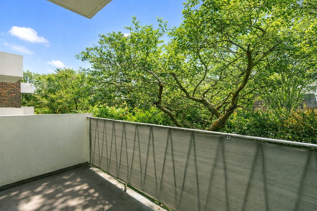 Additional image 4 of 2 bed flat for saleSunningdale Court, Jupps Lane, Goring-By-Sea, Worthing BN12