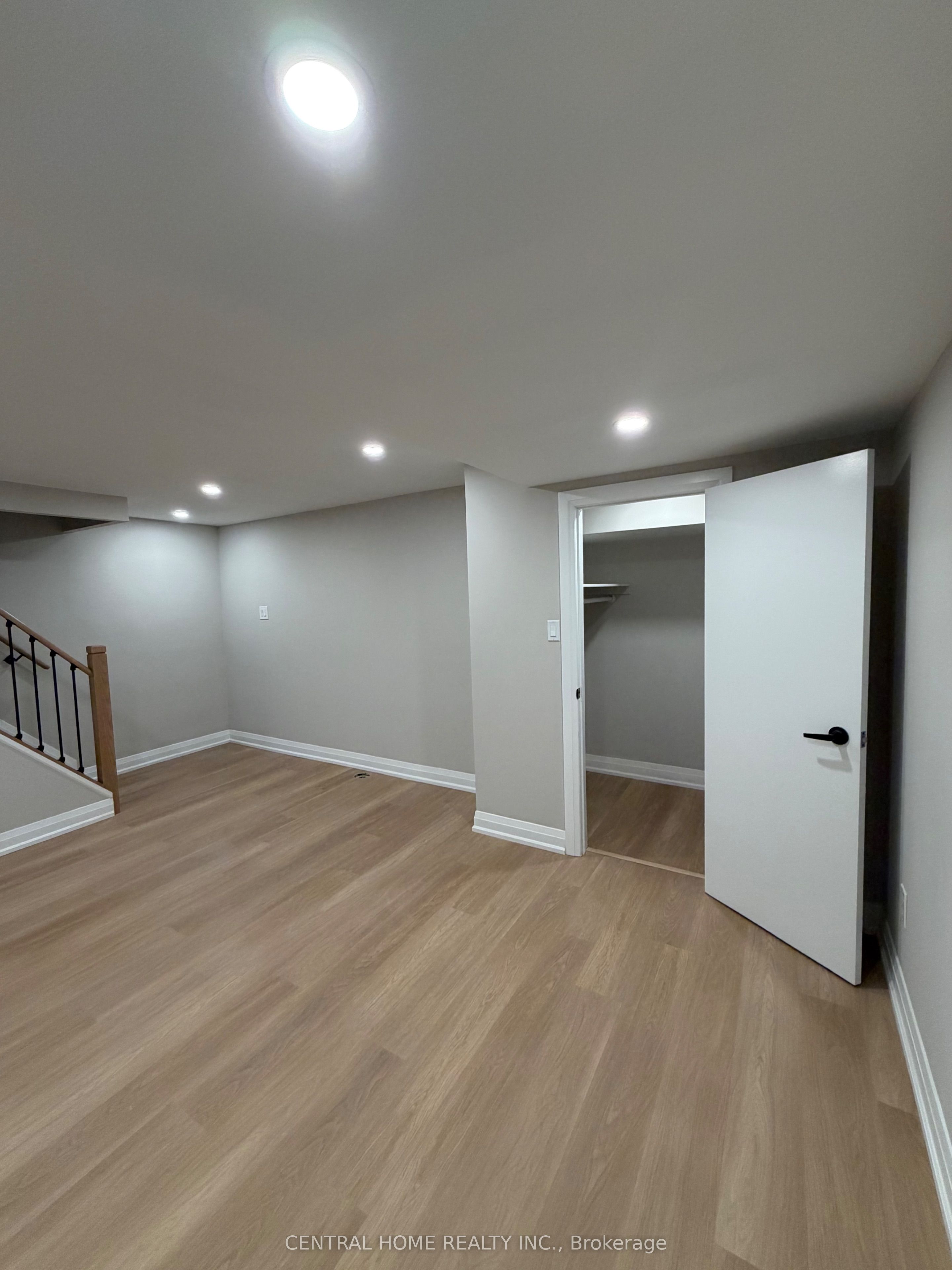 BSMT - 229 Spring Gate Boulevard, Vaughan, ON, L4J 3G3 photo 3