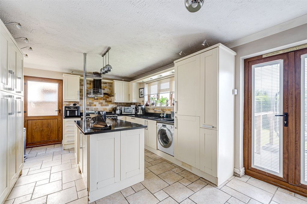 4 bed detached house for saleFerring Lane, Ferring, West Sussex BN12 photo 3