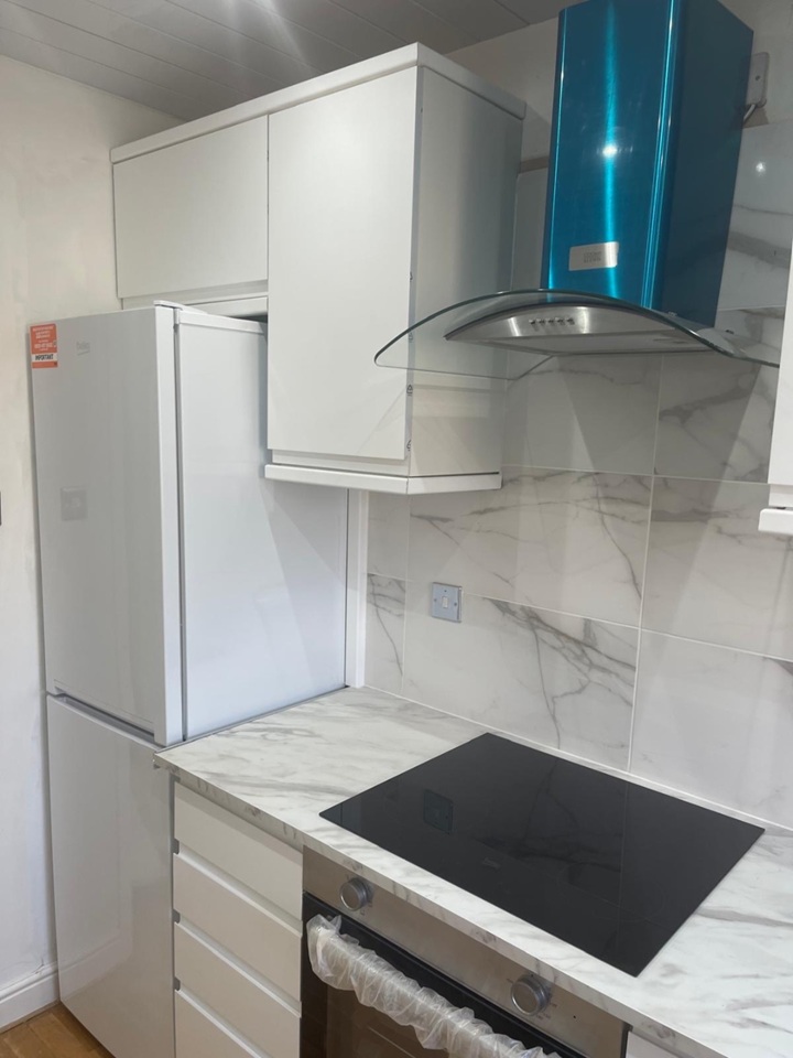 3 Bed Flat, Hughenden Lane, G12, N1 7GU photo 3