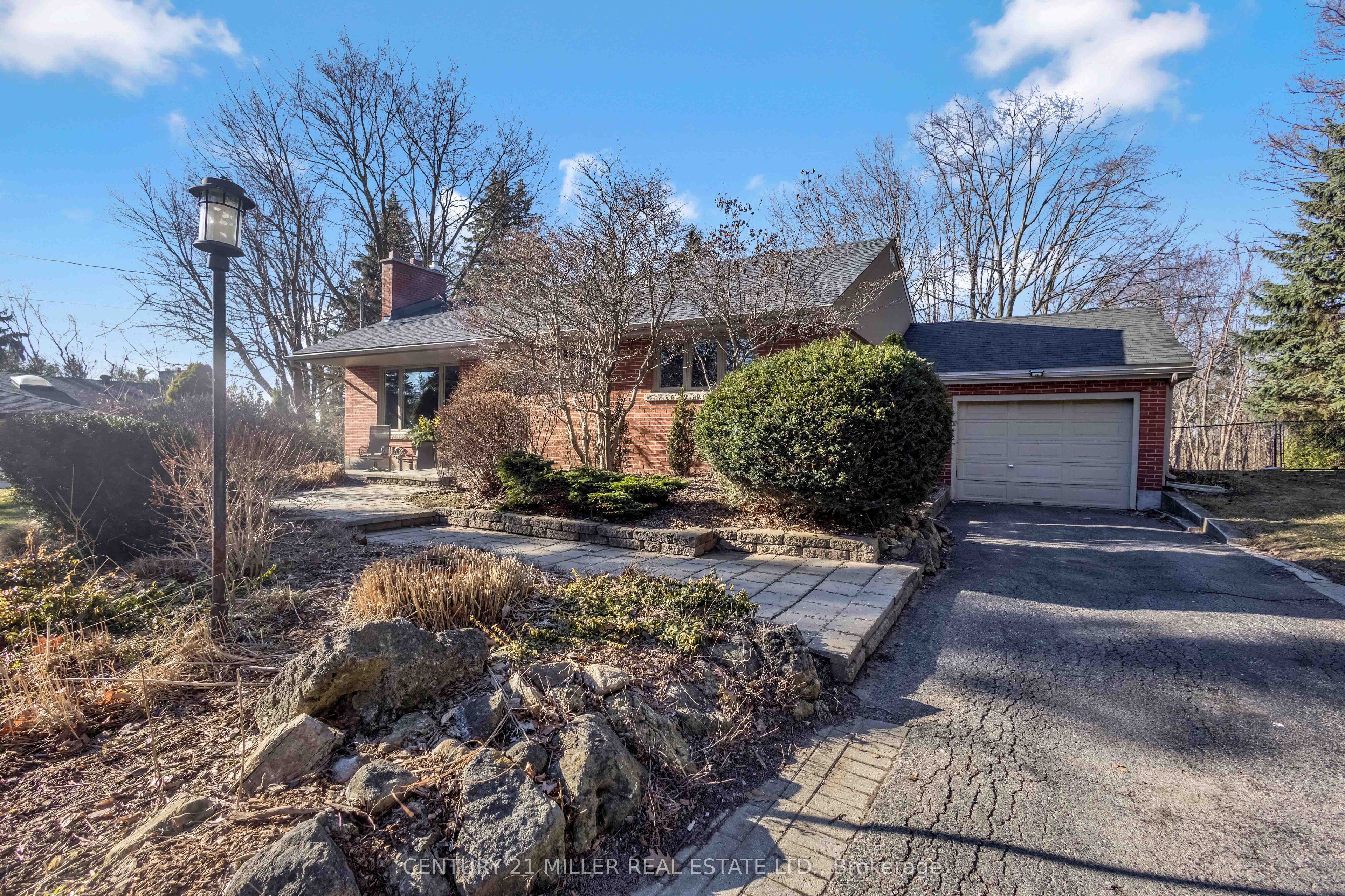 1898 Waterdown Road, Burlington, ON, L7P 0T2