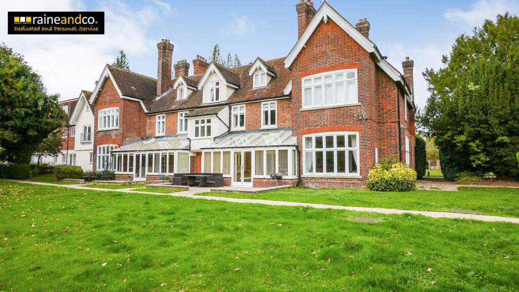 Astwick Manor, Coopers Green Lane, Hatfield photo 2