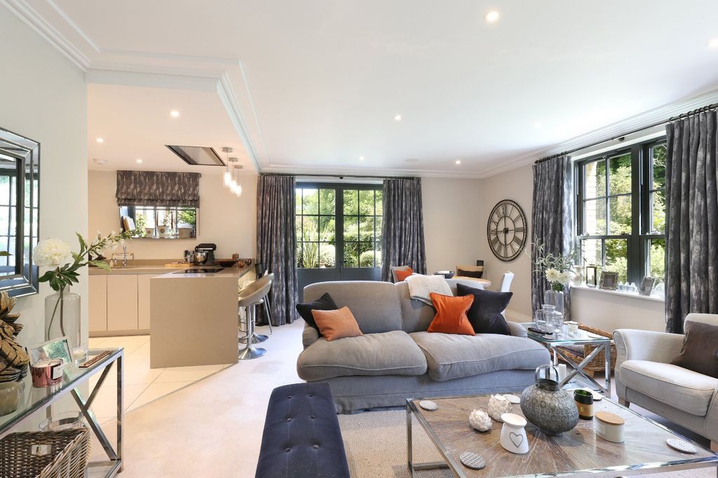 Additional image 7 of 2 bed flat for saleGlen Island, Taplow, Buckinghamshire SL6