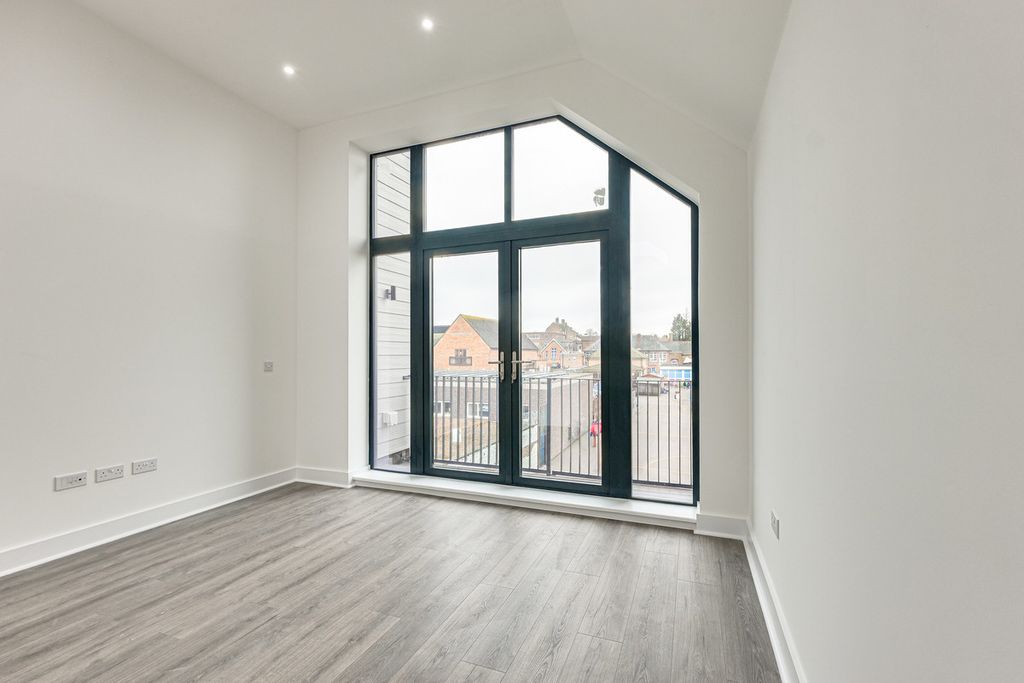 Additional image 4 of 1 bed flat for saleHigh Street, Rayleigh SS6