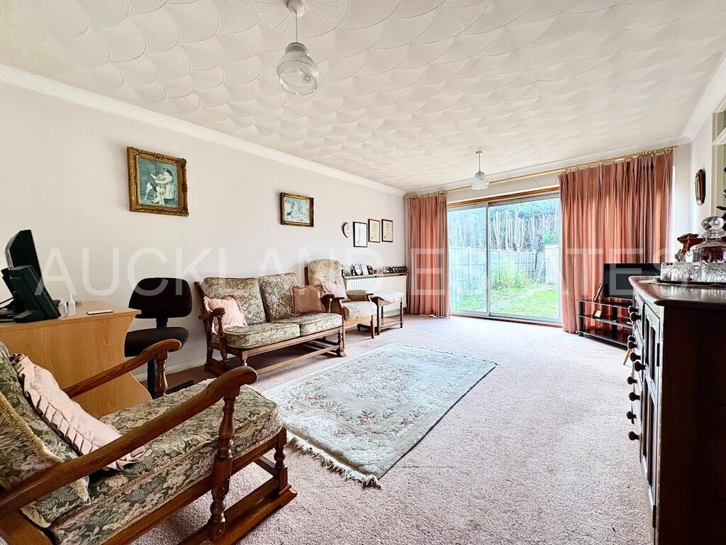 Knolles Crescent, Welham Green photo 5