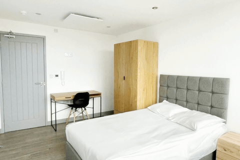 Oldham Road, Manchester M40, Room to rent