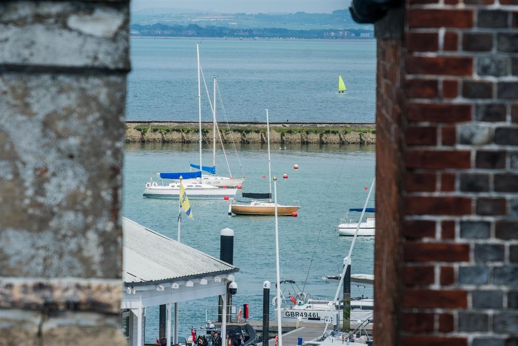Additional image 6 of 1 bed flat for saleCowes, Isle Of Wight PO31